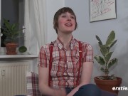 Ersties - Marlin macht es sich selbst mit einem großen Dildo 2/16