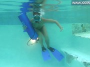 Minnie Manga blows her blue dildo in the pool 13/16