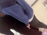 洗面所で身支度してる巨乳の彼女のスカートをまくって後ろから触りまくってそのまま生挿入-日本人/巨乳/個人撮影/素人カップル/立ちバック 1/16
