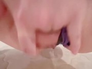 【個人撮影】パイパンおまんこから白濁愛液♡潮吹きでシーツがびしょ濡れ 10/16