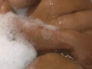 QUE DICES SI ME LO METES DENTRO DEL Jacuzzi