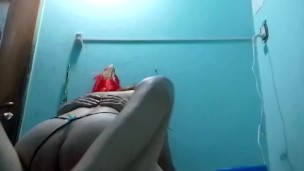 Me la chupa y luego me cabalga al frente de la webcam