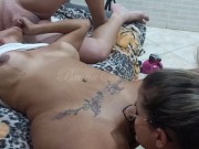 MACETEI O CUZINHO DA SAFADA ENQUANTO ELA CHUPAVA A BUCETA DA AMIGA 11/16