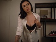 POV: Haces venir a tu secretaria con un LOVESENSE