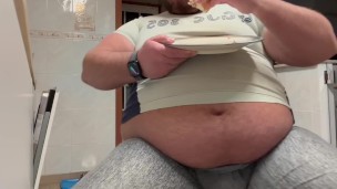 Snacking and spilling out