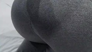 Mi suegro me pilla y me da duro cuando mi marido se va al trabajo 🍑💦🍆