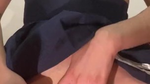 Chica de 18 años con RICAS TETAS se masturba antes de ir a la escuela 🔥