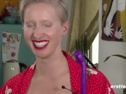 Ersties - Veronica B aus den USA masturbiert mit geilem Glasdildo 13/16