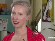 Ersties - Veronica B aus den USA masturbiert mit geilem Glasdildo 16/16