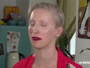 Ersties - Veronica B aus den USA masturbiert mit geilem Glasdildo 6/16