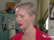 Ersties - Veronica B aus den USA masturbiert mit geilem Glasdildo 9/16