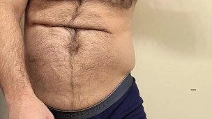 HAIRY MUSCLE BEAR FLEXING