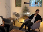 Me follo al mejor amigo de mi esposo en la cocina 3/16