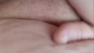 Playing with Daddys pussy in the tub