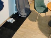 Livreur me baise et fini dans ma bouche 2/16