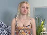 Ersties - Kätzchen Callisto spielt mit Dildo 12/16