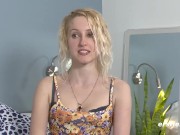 Ersties - Kätzchen Callisto spielt mit Dildo 15/16