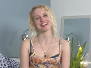 Ersties - Kätzchen Callisto spielt mit Dildo 2/16