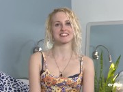 Ersties - Kätzchen Callisto spielt mit Dildo 4/16