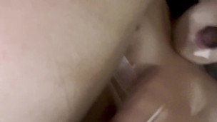 Garota Trans Tocando Punheta e Gozando na Própria Boca!