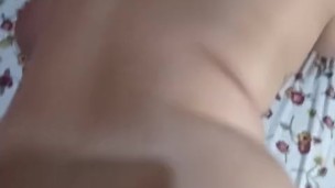 ESPOSA FAZENDO MARIDO DE CORNO ATE ELE GOZAR NAS AXILAS