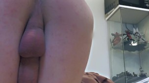 Desperate femboy cums on his thighs