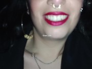 DOGGING AMATORIALE ITALIA - MOGLIE ZOCCOLA SUCCHIA CAZZI PER STRADA DAVANTI AL MARITO CORNUTO 1/16