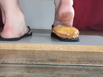 CRUSH A CAKE , FOOD CRUSH WITH FEET