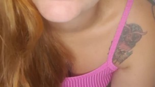 PUTA MOSTRANDO O CUZINHO E PEDINDO PAU