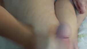 BATENDO PUNHETA ATE ELE GOZA NOS MEUS PEITOS