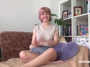 Ersties - Sunny S beglückt sich selbst mit Analplug und Vibrator 2/16