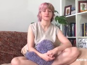 Ersties - Sunny S beglückt sich selbst mit Analplug und Vibrator 6/16