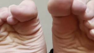 Hot Muscular Male Wants You To Worship His Feet