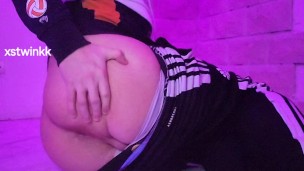 twink shoves a dildo in his ass