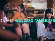 Big Naturals Valentina Nappi In Sexy Lingerie Made Hot Girlfriend's Pussy Cream With Rough Fingering 1/16