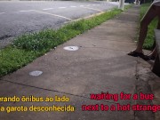 Masturbaçao arriscada no ponto de onibus ao lado da gostosa! 1/16