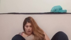 MOSTRANDO A BUCETA RASPADA E LISINHA