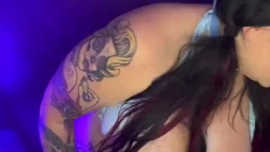 Thick and curvy tattooed milf rides sex machine hard till she squirts