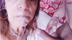 Deby me hace una mamada y la cojo en cuatro