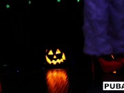 2 hot blondes share Halloween scare 2/16