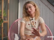 Ersties - Blondes Kätzchen Kitty ölt sich auf der Dachterrasse ein 10/16