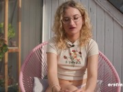 Ersties - Blondes Kätzchen Kitty ölt sich auf der Dachterrasse ein 11/16