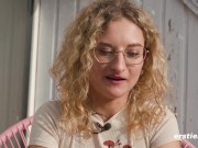 Ersties - Blondes Kätzchen Kitty ölt sich auf der Dachterrasse ein 15/16