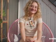 Ersties - Blondes Kätzchen Kitty ölt sich auf der Dachterrasse ein 8/16