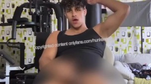 MUSCLE BOY JERKS OFF BIG COCK! 😈 UNCUT HUGE DICK