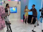 Gangbang con doble vaginal a presentadora del clima en el set de filmacion  - DivinaMaruuu 2/16