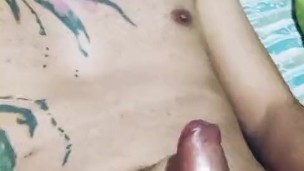 Rica corrida en mi cama