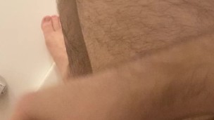 Jerking off in the bath for 10 minutes