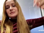 Ersties - Höhepunkt auf der Flugzeugtoilette mit Sally B 7/16