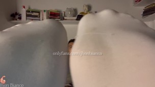 Immerse yourself with me in meditation and I masturbate with my aesthetic feet